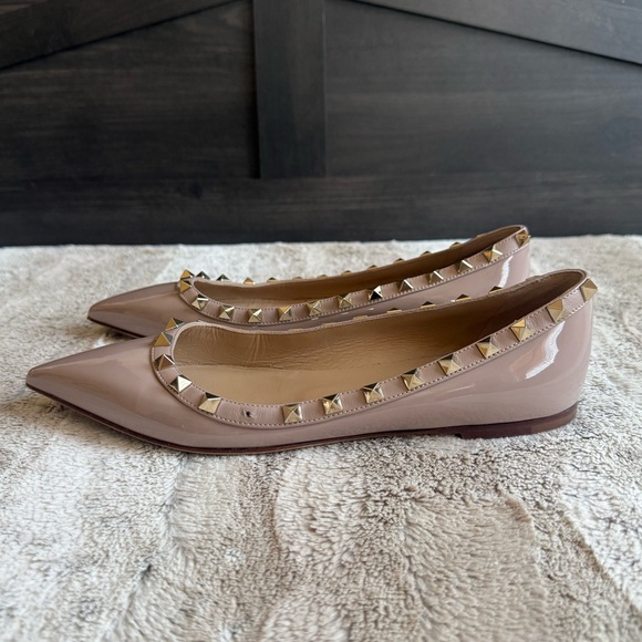 Valentino Garavani Rockstud Pointed Toe Ballerina Flat in Poudre Size 38 US 8 - Picture 7 of 16